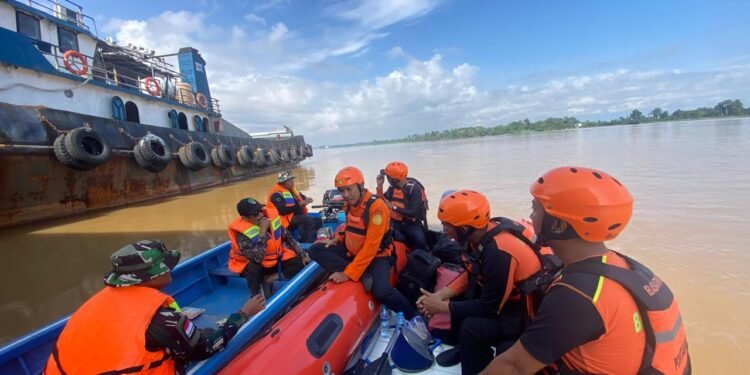 Tim SAR Gabungan Sisir Sungai Kapuas Cari Warga Tenggelam di Sanggau