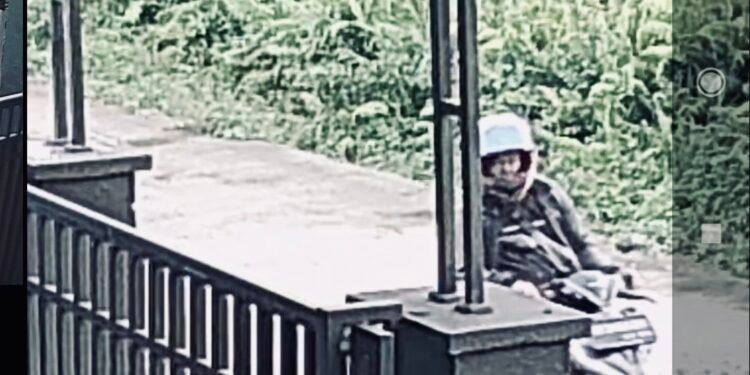 Viral! Aksi Pencurian Pot Bunga Terekam di Pontianak, Pelaku Diduga Sudah Dikenali Warga