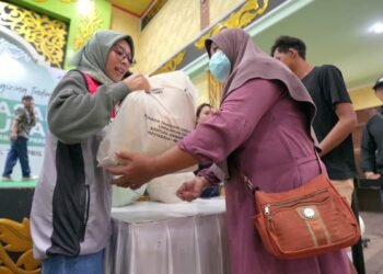 Pertamina Salurkan Sembako Bersubsidi di Sintang, Hasil Penjualan Disumbangkan ke Rumah Ibadah