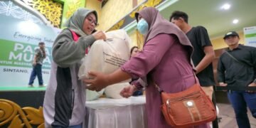 Pertamina Salurkan Sembako Bersubsidi di Sintang, Hasil Penjualan Disumbangkan ke Rumah Ibadah