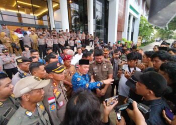 Gubernur Kalbar Temui Aksi Mahasiswa, Janji Tuntaskan Konflik di Air Upas Ketapang