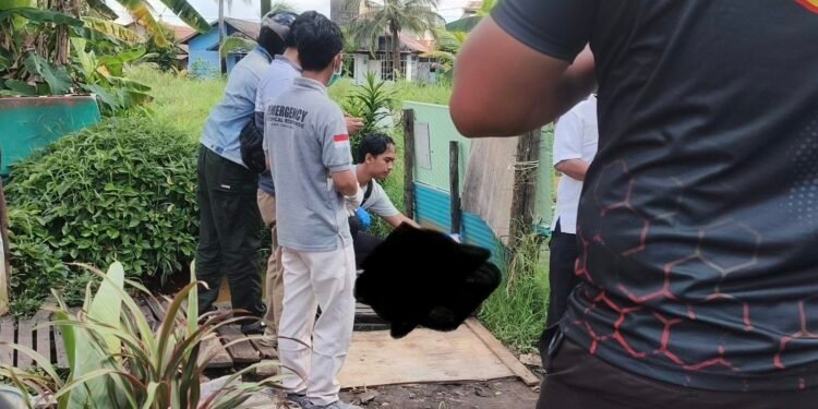 Petugas Kebersihan DLH Pontianak Ditemukan Meninggal di Pinggir Jalan Saat Masih Bertugas