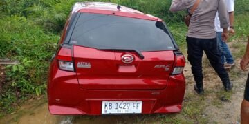 Ditinggal Usai Kecelakaan, Mobil di Sintang Dijarah hingga Rusak Parah
