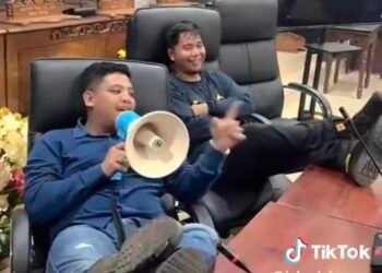 Viral, Aksi Oknum yang Mengaku Advokat di DPRD Ketapang Tuai Sorotan