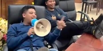 Viral, Aksi Oknum yang Mengaku Advokat di DPRD Ketapang Tuai Sorotan