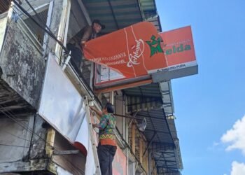 Tunggak Pajak, Billboard Vivo dan Teh Botol Sosro Dibongkar Pemkot Pontianak