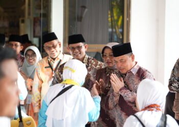 Gubernur Ria Norsan Sambut Kepulangan Perdana Jemaah Haji Kalbar di Batam