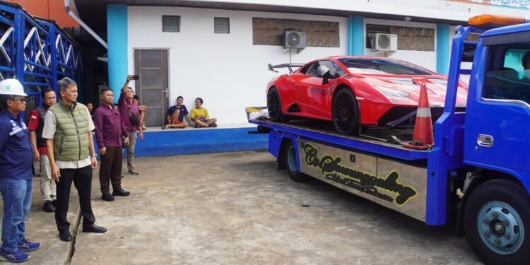 Lamborghini hingga Fortuner Disita, 4 Mobil Barang Bukti Milik Aseng dari Pontianak ke Kejagung