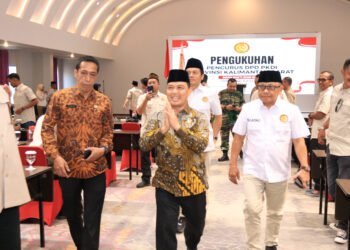 Ria Norsan Kukuhkan Pengurus PKDI Kalbar, Tegaskan Kepala Desa Jadi Garda Terdepan Pembangunan