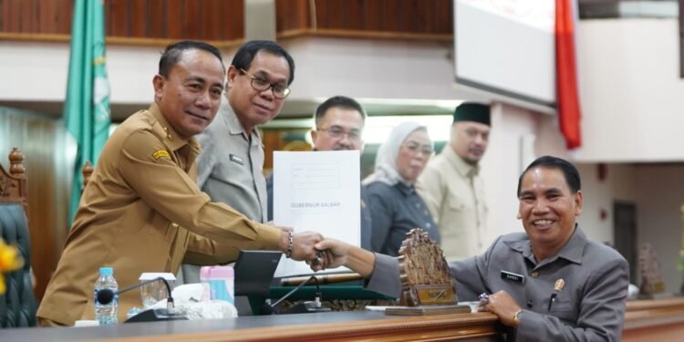 Rapat Paripurna DPRD Kalbar, Krisantus Tegaskan Komitmen Optimalisasi PAD