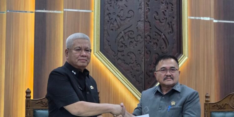 Sekda Harisson Sampaikan Jawaban Pemprov Kalbar atas Raperda Pengelolaan Barang Milik Daerah