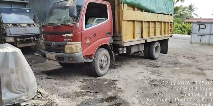 Polisi Bongkar Dugaan Penimbunan 2.000 Liter Solar Subsidi di Pontianak, Truk dan Sopir Diamankan