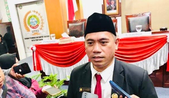 Pengibaran 1.000 Bendera di Temajuk, Satarudin: Perbatasan Harus Jadi Kebanggaan Bangsa