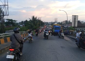 Truk Patah As Bikin Macet di Jembatan Kapuas Dua, Polisi Sentil Pengusaha Ekspedisi