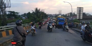 Truk Patah As Bikin Macet di Jembatan Kapuas Dua, Polisi Sentil Pengusaha Ekspedisi