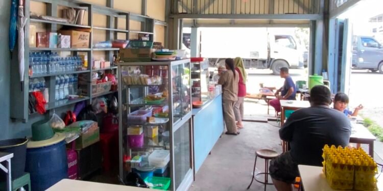 Menjaga Rasa di Tengah Zaman, Kisah Warkop Langit Biru Pontianak Bertahan Lebih dari Setengah Abad