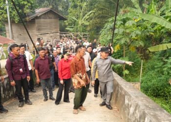 Ria Norsan Napak Tilas Masa Muda di Engkangin, Warga Keluhkan Kondisi Jalan