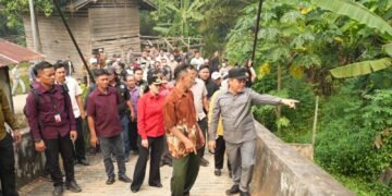 Ria Norsan Napak Tilas Masa Muda di Engkangin, Warga Keluhkan Kondisi Jalan