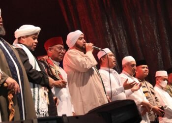 Ribuan Warga Padati Gajah Mada, Kalbar Bersholawat Merah Putih