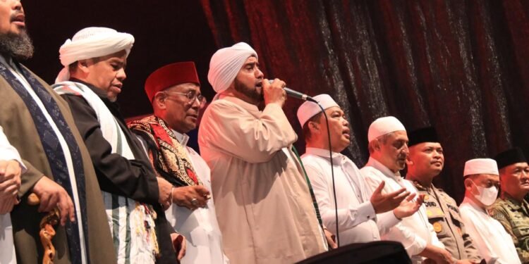 Ribuan Warga Padati Gajah Mada, Kalbar Bersholawat Merah Putih