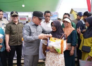 Gubernur Norsan Buka Gema Membangun Desa di Teluk Batang