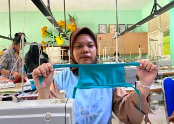 Siswi SMKN 5 Pontianak Sulap Sisa Kain Jadi Masker, Bakal Dibagikan di Kubu Raya