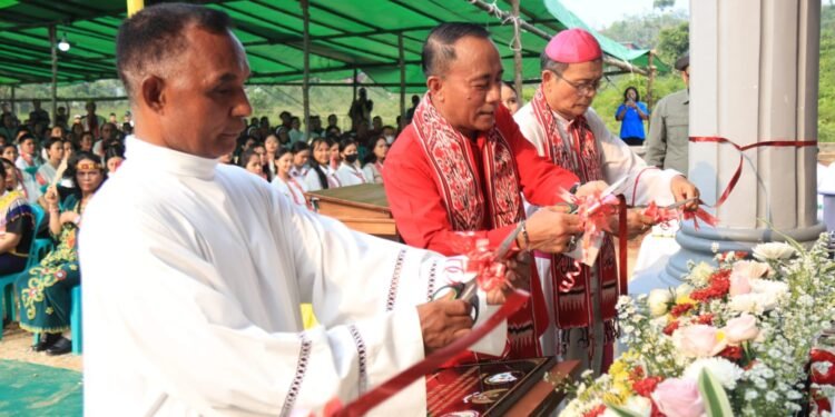 Resmikan Pastoran Santo Filipus Mentebah, Wagub Krisantus Titip Pesan Jaga Hutan dan Cegah Karhutla