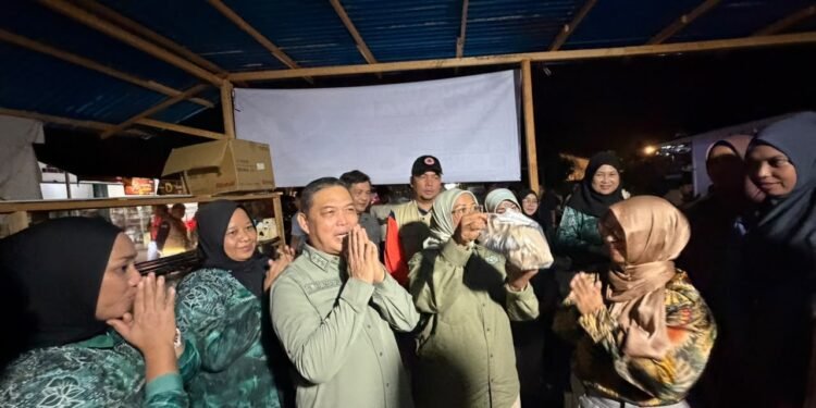 Dapur Umum Warga Jadi Penopang Petugas Karhutla di Bukit Peramas