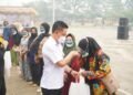 Kulminasi Pontianak di Tengah Kabut Asap, 1.000 Paket Sembako dan Air Bersih Dibagikan