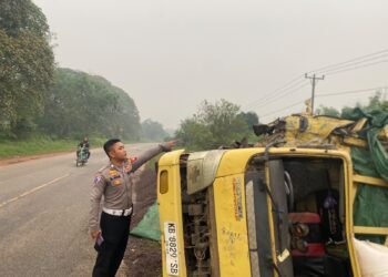 Dua Truk Bertabrakan di Jalan Trans Kalimantan Km 48, Dua Orang Luka