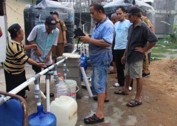 Kemarau Melanda, Pemprov Kalbar Salurkan 40 Ribu Liter Air Bersih untuk Warga Pontianak