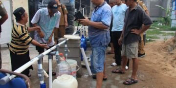 Kemarau Melanda, Pemprov Kalbar Salurkan 40 Ribu Liter Air Bersih untuk Warga Pontianak
