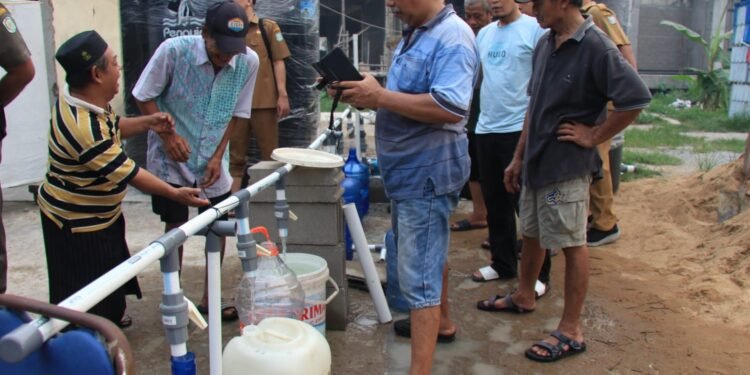 Kemarau Melanda, Pemprov Kalbar Salurkan 40 Ribu Liter Air Bersih untuk Warga Pontianak