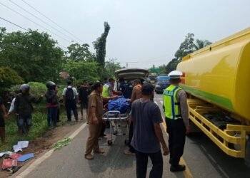 Polisi Ungkap Kronologi Kecelakaan Maut Kubu Raya, Motor Tabrak Hilux lalu Terpental ke Jalur Truk