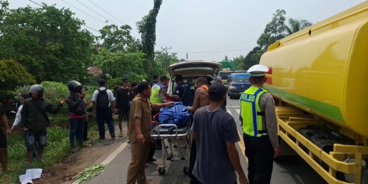 Polisi Ungkap Kronologi Kecelakaan Maut Kubu Raya, Motor Tabrak Hilux lalu Terpental ke Jalur Truk