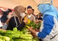 Warga Serbu Pasar Murah Saat Car Free Day Pontianak