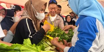 Warga Serbu Pasar Murah Saat Car Free Day Pontianak